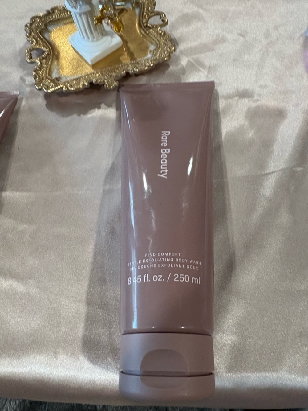 Rare Beauty Gentle Exfoliating Body Wash - Mauve MUT-1/17&18